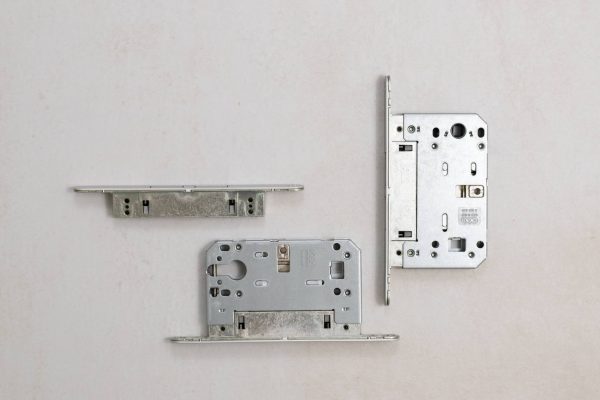 AGBTWCWH AGB Touch Magnetic Door Catch Bathroom Lock - White - Image 2