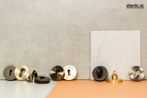 S2WCRSB STATUS WC Turn and Release on Round Rose - Satin Brass - Image 3