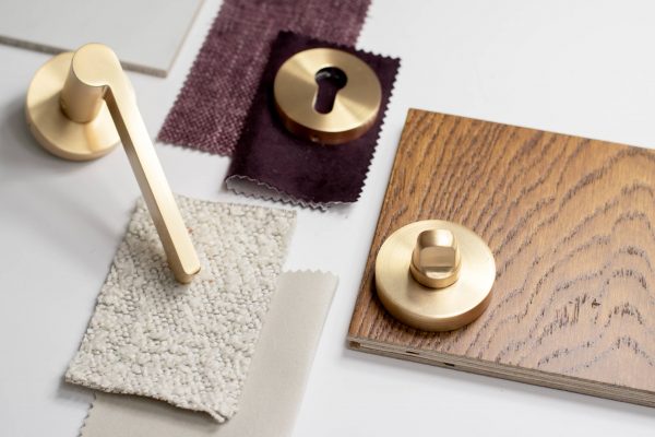 SPRESCKSB Senza Pari Key Escutcheons on Minimal Round Rose - Satin Brass - Image 2