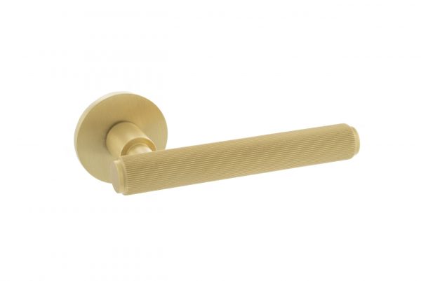 MHSR250SB Millhouse Brass Stephenson Knurled Lever Door Handle on 5mm Slimline Round Rose - Satin Brass