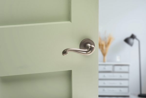 OE177MBN Old English Colchester Lever Door Handle on Round Rose - Matt Gun Metal - Image 2