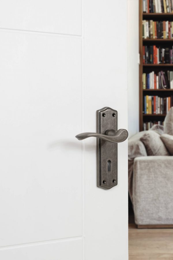 OE178KDS Old English Warwick Key Lever Door Handle on Backplate - Distressed Silver - Image 2