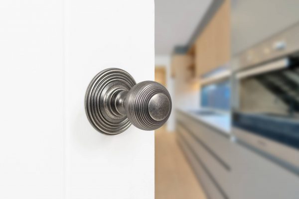 OE50RMKDS Old English Ripon Solid Brass Reeded Mortice Knob on Concealed Fix Rose - Distressed Silver - Image 2