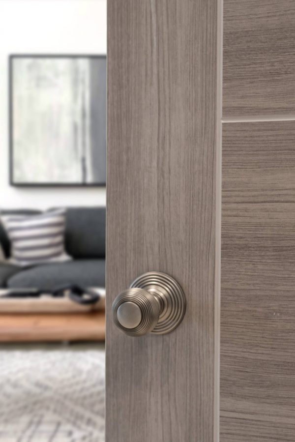 OE50RMKMBN Old English Ripon Solid Brass Reeded Mortice Knob on Concealed Fix Rose - Matt Gun Metal - Image 2