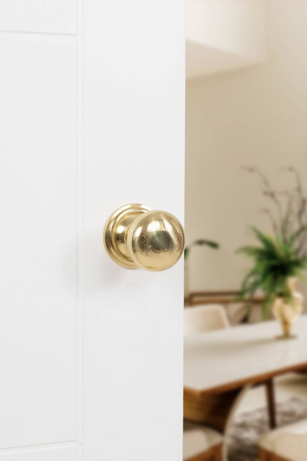 OE58MMKPB Old English Harrogate Solid Brass Mushroom Mortice Knob on Concealed Fix Rose - Polished Brass - Image 2
