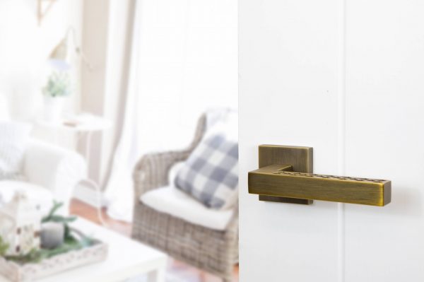 SP228WAB Senza Pari Pianni Lever Door Handle on Flush Square Rose - Weathered Antique Bronze - Image 2