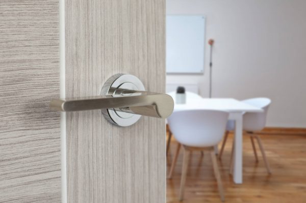 SPM218SNNP Senza Pari Darrio Lever Door Handle on Round Rose - Satin Nickel/Polished Nickel - Image 2